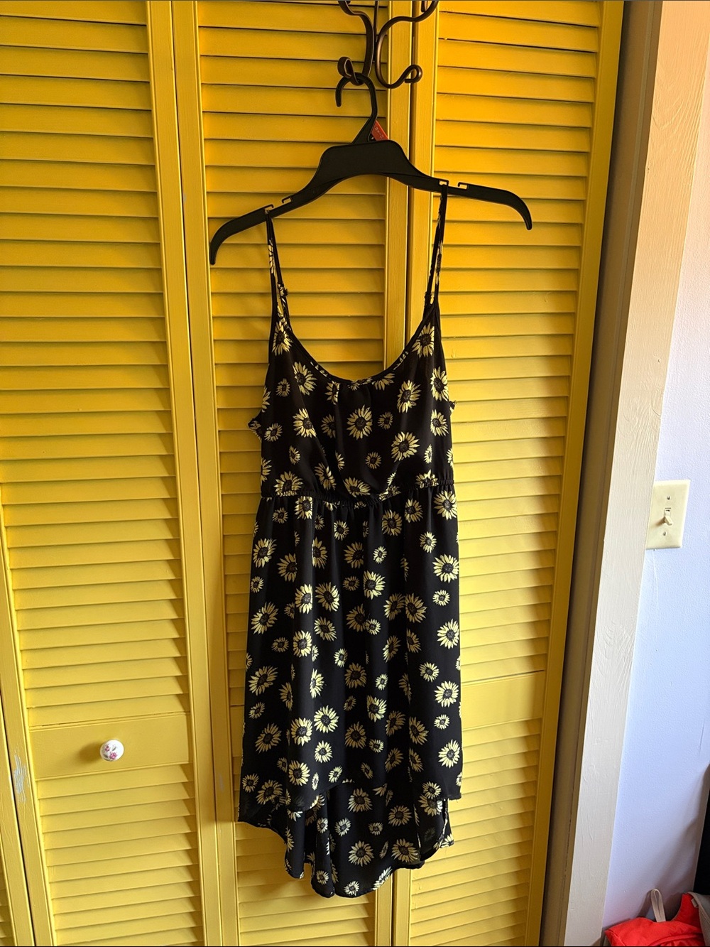 Black Daisy Print Spaghetti Strap Hi-lo Dress